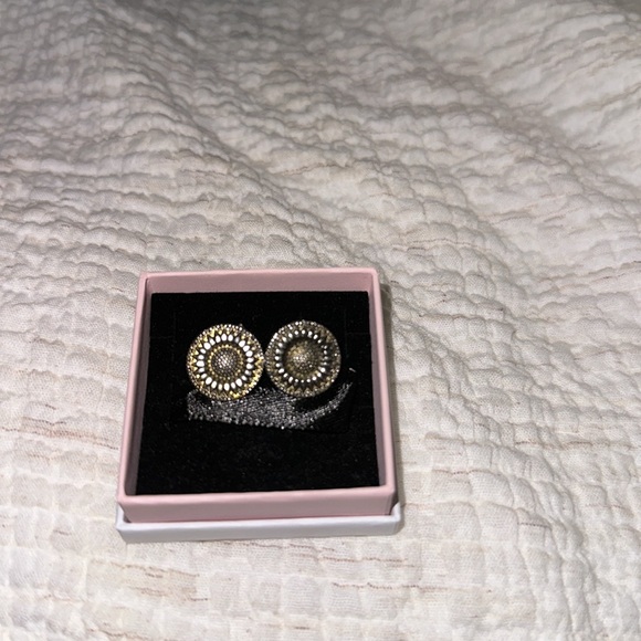 Earings - Picture 2 of 2